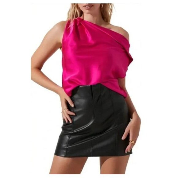 ASTR The Label Ceres Satin Fuchsia Off the Shoulder Sleeveless Top Size S Barbie - Picture 1 of 7